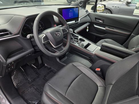 Certified 2026 Toyota Sienna XSE FWD image 8