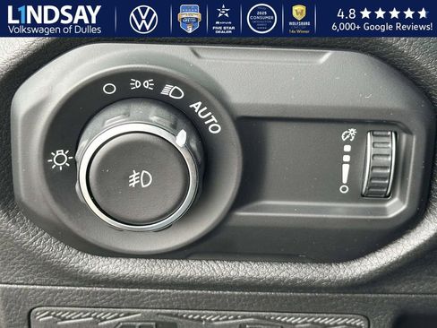 Used 2025 Jeep Wrangler Willys image 23