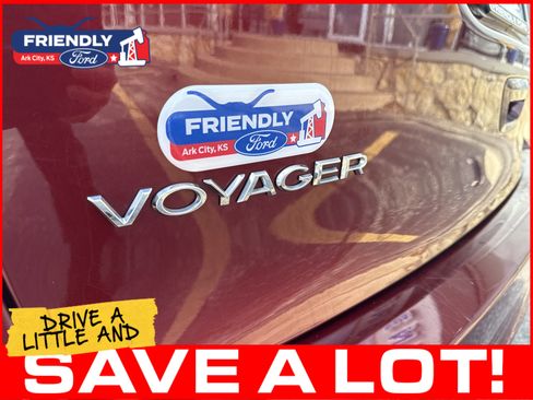 Used 2023 Chrysler Voyager LX FWD image 6