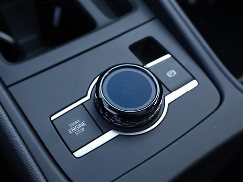 New 2025 Volkswagen Tiguan SE image 17