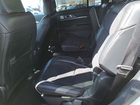 Used 2025 Ford Explorer ST image 13