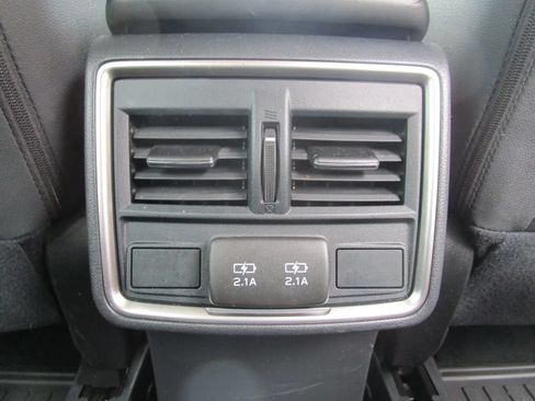 Used 2021 Subaru Forester Premium AWD/4WD image 19