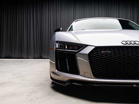 Used 2018 Audi R8 V10 w/ Premium Package image 22