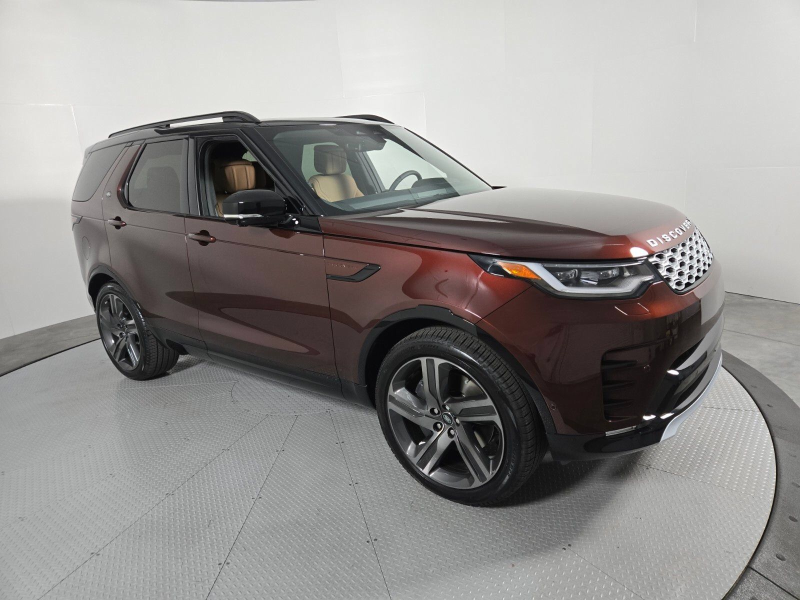 New 2026 Land Rover Discovery Limited Edition AWD/4WD image 16