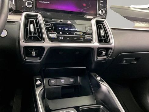 Used 2022 Kia Sorento S FWD image 8