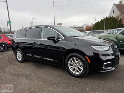 Used 2024 Chrysler Pacifica Touring-L
