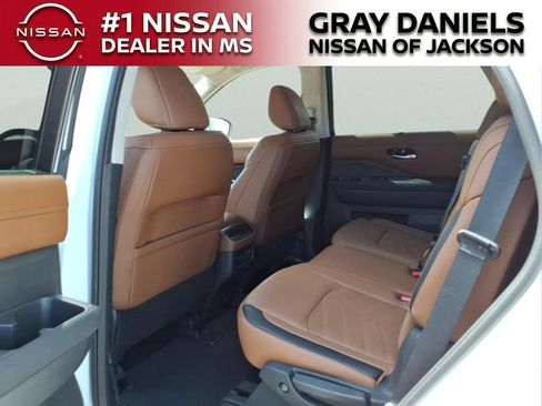 Certified 2025 Nissan Pathfinder Platinum w/ Cargo Package FWD image 28