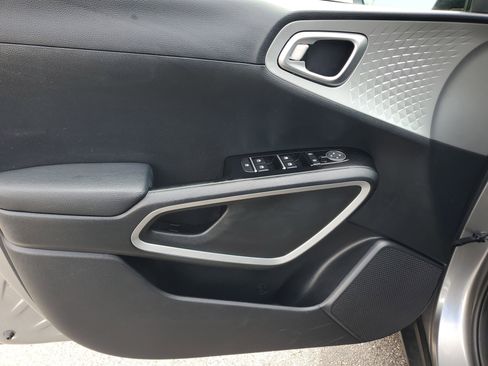 Used 2025 Kia Soul LX w/ LX Technology Package image 25