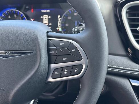New 2026 Chrysler Pacifica Select FWD image 32