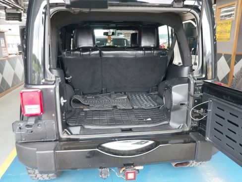 Used 2014 Jeep Wrangler Unlimited Sahara w/ Connectivity Group AWD/4WD image 26