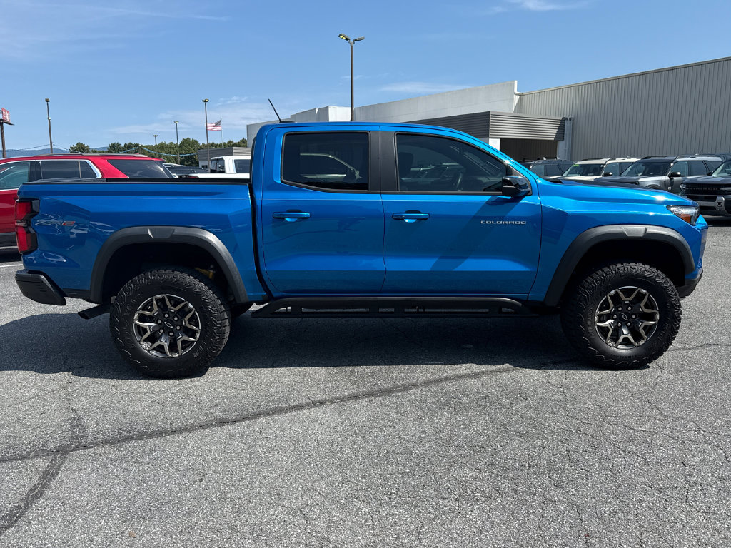 Used 2024 Chevrolet Colorado ZR2 w/ ZR2 Convenience Package III AWD/4WD image 8