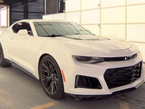 Used 2018 Chevrolet Camaro ZL1 RWD image 4