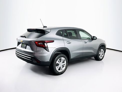 Used 2025 Chevrolet Trax LS image 9