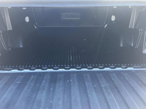 Used 2023 GMC Sierra 1500 SLE w/ Preferred Package image 12