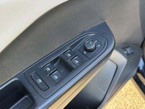 Certified 2023 Volkswagen Taos SEL image 11