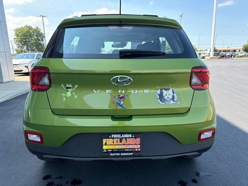 Used 2024 Hyundai Venue SEL FWD image 6