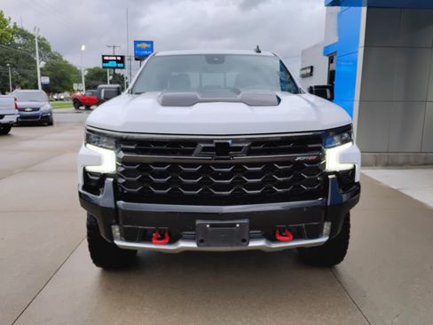 Used 2022 Chevrolet Silverado 1500 ZR2 w/ Technology Package AWD/4WD image 3