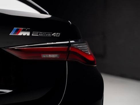 Used 2023 BMW i4 eDrive40 w/ Premium Package image 27