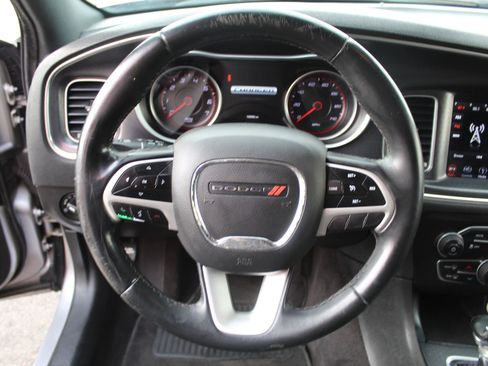 Used 2018 Dodge Charger SXT Plus RWD image 11