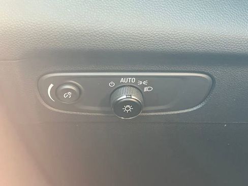 Used 2023 Buick Envision Essence image 27