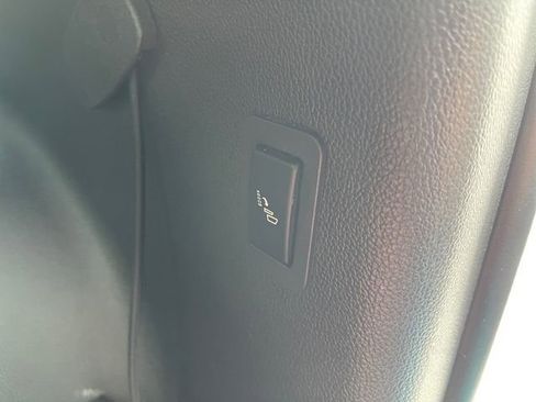 Used 2020 Chevrolet Suburban Premier image 24