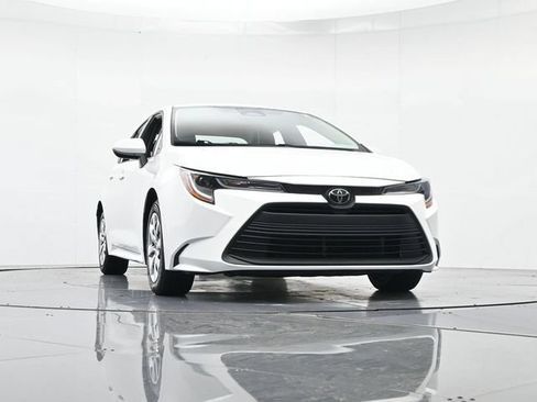 Used 2024 Toyota Corolla LE FWD image 35