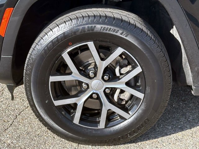 Used 2023 Jeep Grand Cherokee L Limited AWD/4WD image 8