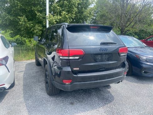Used 2019 Jeep Grand Cherokee Laredo AWD/4WD image 4