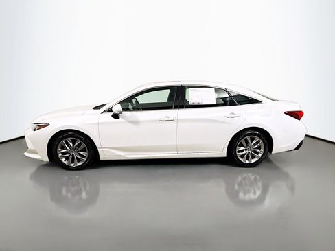 Used 2019 Toyota Avalon XLE w/ Moonroof Package image 4