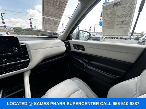 Used 2024 Nissan Pathfinder SV FWD image 14