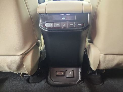 Used 2025 Toyota Highlander Limited AWD/4WD image 43