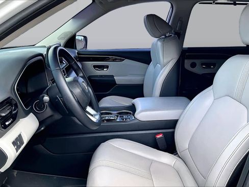 Used 2023 Honda Pilot Touring image 8