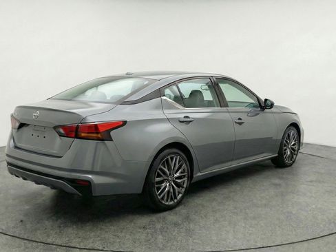 Used 2025 Nissan Altima 2.5 SV FWD image 9
