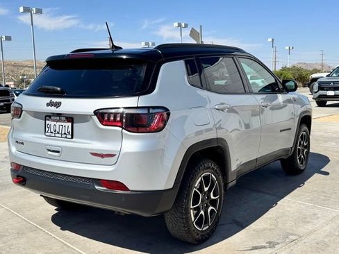 Used 2024 Jeep Compass Trailhawk AWD/4WD image 15