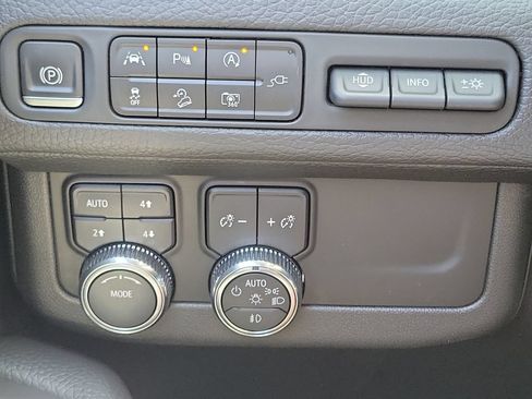Used 2022 GMC Yukon Denali AWD/4WD image 18