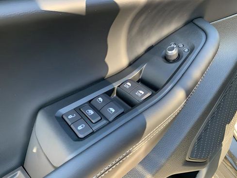 New 2025 Jeep Grand Cherokee L Altitude image 17