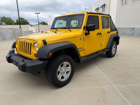 Used 2011 Jeep Wrangler Unlimited Sport AWD/4WD image 3