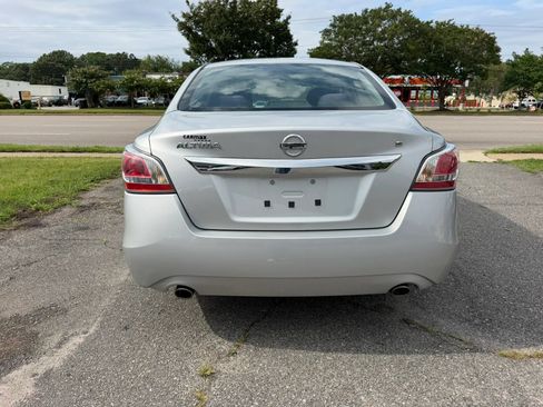 Used 2015 Nissan Altima 2.5 S w/ Power Driver Seat Package FWD image 4