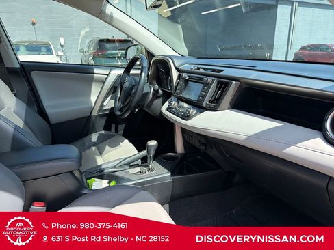 Used 2015 Toyota RAV4 Limited AWD/4WD image 39