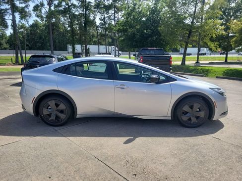 Used 2026 Toyota Prius LE FWD image 9