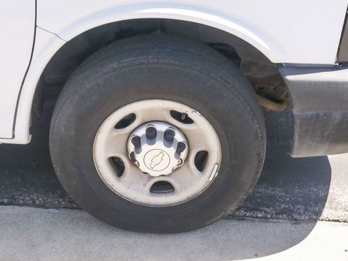 Used 2015 Chevrolet Express 2500 RWD image 5