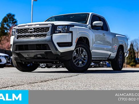 Certified 2025 Nissan Frontier SV RWD image 3