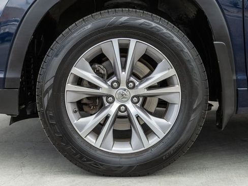 Used 2014 Toyota Highlander XLE AWD/4WD image 17