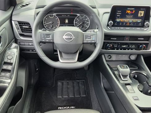 Used 2025 Nissan Rogue SV FWD image 11