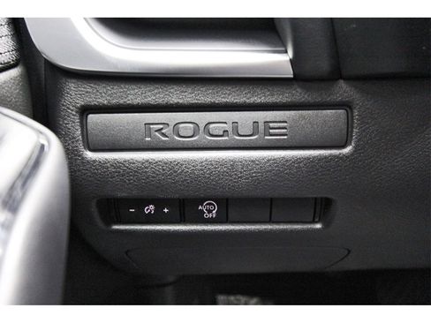 Used 2023 Nissan Rogue S image 17