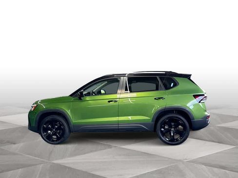 Used 2025 Volkswagen Taos SE AWD/4WD image 5