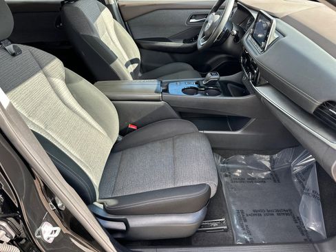 Used 2022 Nissan Rogue SV image 13