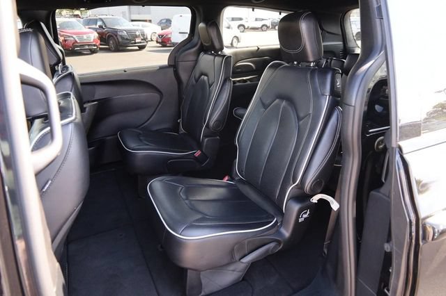 Used 2025 Chrysler Pacifica Limited FWD image 11