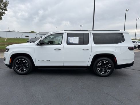 Used 2025 Jeep Wagoneer L Series III image 4