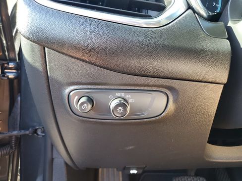 Used 2020 Chevrolet Equinox LS FWD image 28
